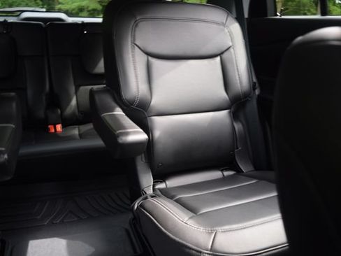 Used 2023 Ford Explorer XLT w/ Equipment Group 202A AWD/4WD image 17