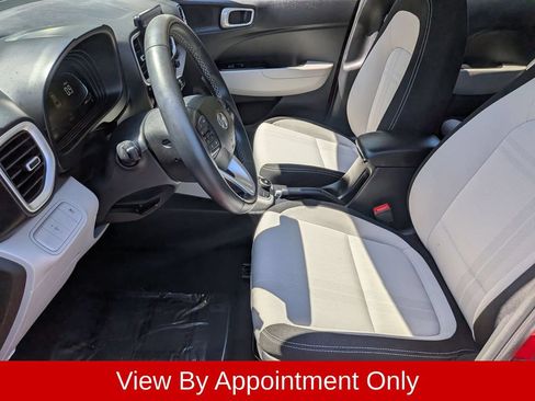 Used 2025 Hyundai Venue SEL FWD image 21