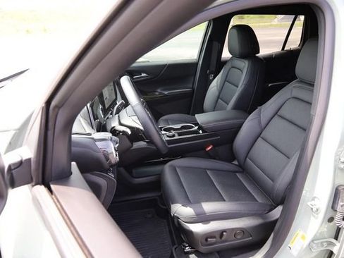 Used 2026 Chevrolet Equinox LT w/ Convenience Package II AWD/4WD image 9