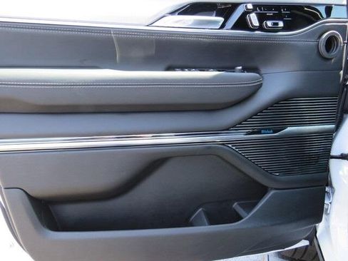 New 2023 Jeep Grand Wagoneer 4WD w/ Convenience Group III image 30