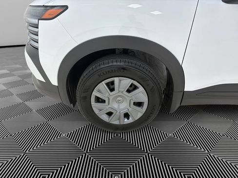 Used 2025 Nissan Kicks S FWD image 9