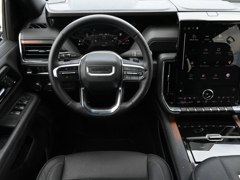 Used 2025 GMC Yukon Denali w/ Sun & Power Step Package RWD image 10