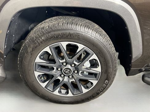 Used 2022 Toyota Tundra Limited AWD/4WD image 13