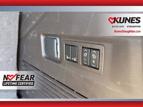 Used 2024 GMC Yukon Denali w/ Denali Reserve Package image 47