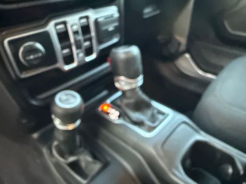 Used 2023 Jeep Gladiator Sport AWD/4WD image 20