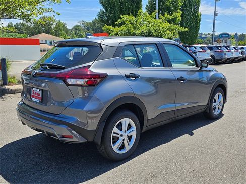 New 2025 Nissan Kicks Play S image 3