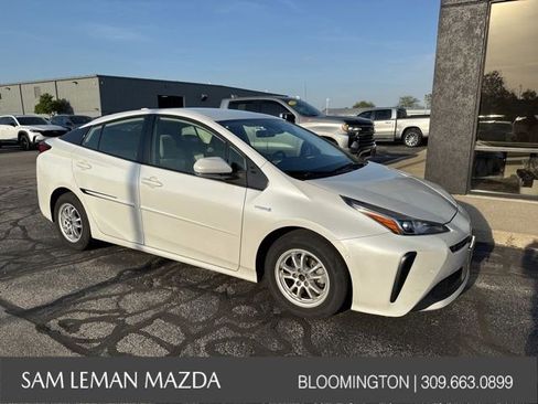 Used 2022 Toyota Prius LE FWD image 1