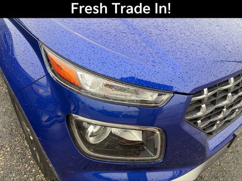 Used 2023 Hyundai Venue SEL FWD image 5