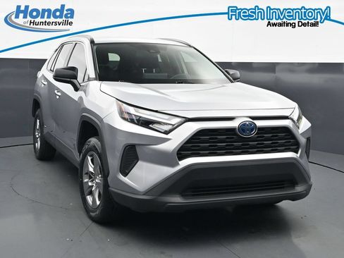 Used 2024 Toyota RAV4 LE AWD/4WD image 3