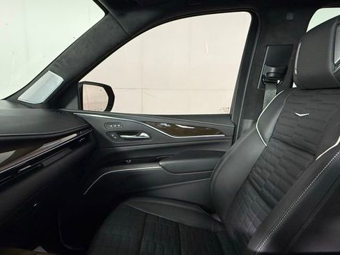 Used 2023 Cadillac Escalade Sport Platinum w/ LPO, ONYX Package image 24