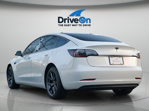 Used 2021 Tesla Model 3 Standard Range Plus RWD image 5
