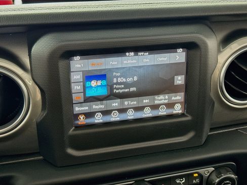 Used 2019 Jeep Wrangler Unlimited Sahara w/ Cold Weather Group AWD/4WD image 18