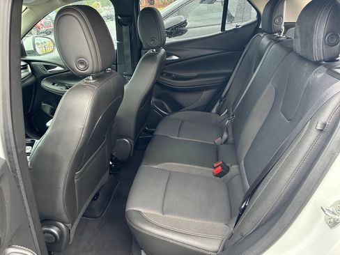 Used 2025 Buick Encore GX Preferred FWD image 18