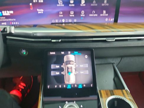 Certified 2025 Cadillac Escalade Sport Platinum w/ LPO, Floor Liner Package AWD/4WD image 21