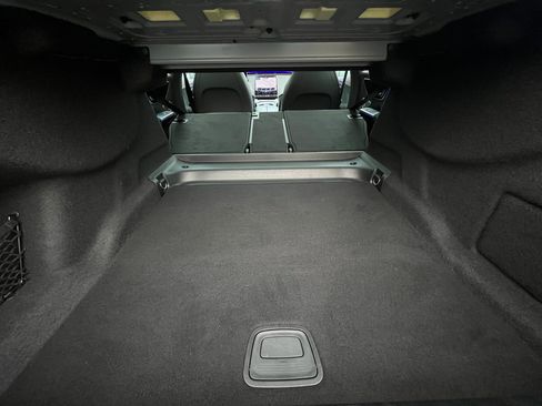 Used 2023 Mercedes-Benz EQE 500 4MATIC Sedan image 33