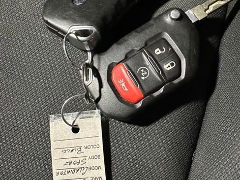Used 2020 Jeep Gladiator Sport w/ Technology Group AWD/4WD image 35