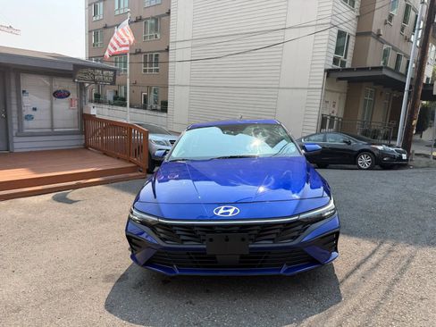 Used 2024 Hyundai Elantra SEL w/ Convenience Package FWD image 2