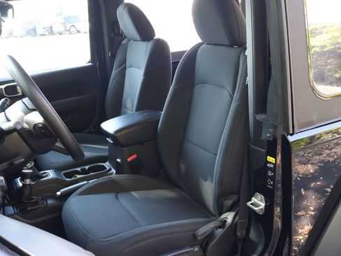 Used 2022 Jeep Wrangler Sport image 29