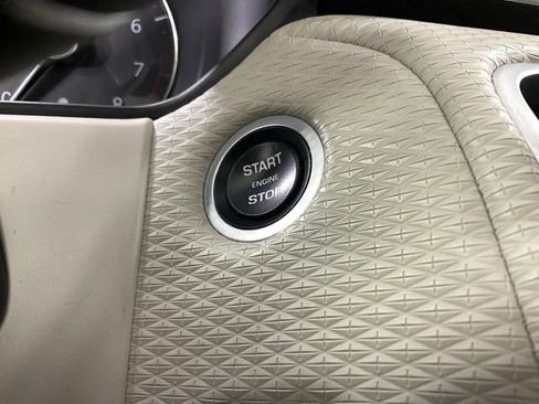 Used 2018 Land Rover Range Rover Velar S image 17