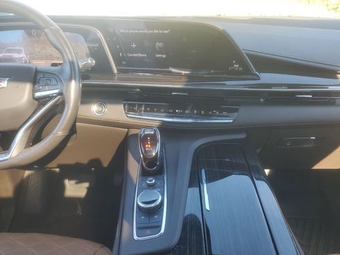 Used 2021 Cadillac Escalade Premium Luxury w/ LPO, Illumination Package image 10