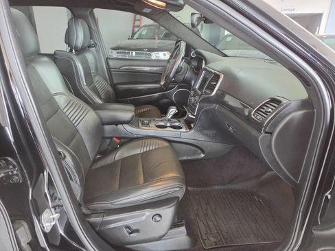 Used 2017 Jeep Grand Cherokee SRT image 29