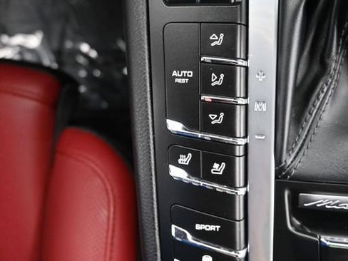 Used 2019 Porsche Macan AWD/4WD image 24