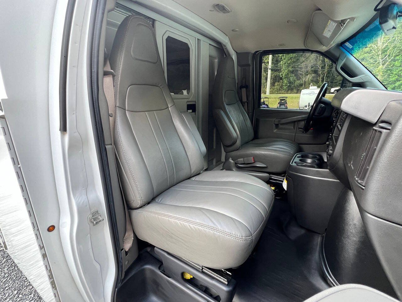 Used 2023 Chevrolet Express 3500 w/ Power Convenience Package RWD image 15