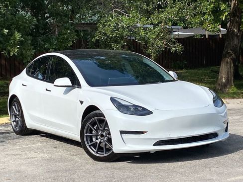 Used 2021 Tesla Model 3 Standard Range Plus image 5