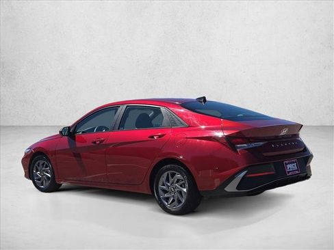 Used 2024 Hyundai Elantra SEL FWD image 8