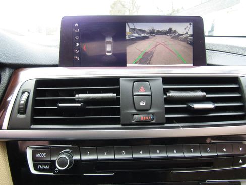 Used 2018 BMW 330i xDrive Sedan w/ Premium Package image 27