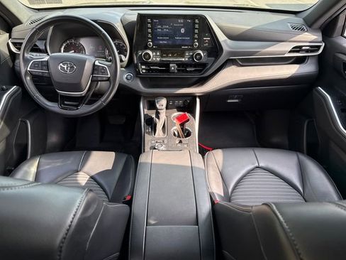Used 2022 Toyota Highlander XSE AWD/4WD image 23
