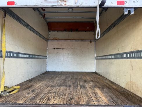 Used 2005 Ford E-350 and Econoline 350 Super Duty RWD image 8