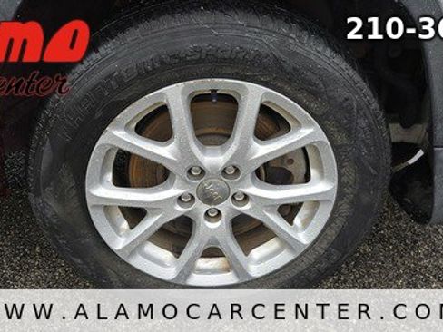 Used 2017 Jeep Cherokee Latitude FWD image 14