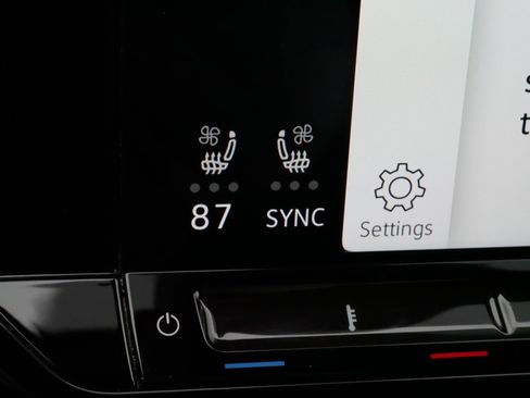 Used 2024 Volkswagen Atlas Cross Sport SE image 29