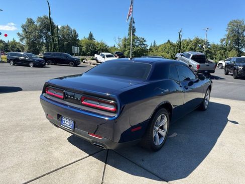 Used 2015 Dodge Challenger SXT RWD image 5