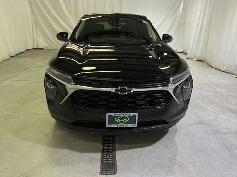 Used 2025 Chevrolet Trax LS w/ LS Convenience Package FWD image 4