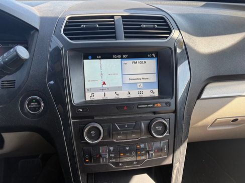 Used 2018 Ford Explorer XLT w/ Equipment Group 202A AWD/4WD image 17