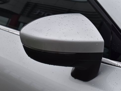 Used 2024 Nissan Pathfinder SV FWD image 17