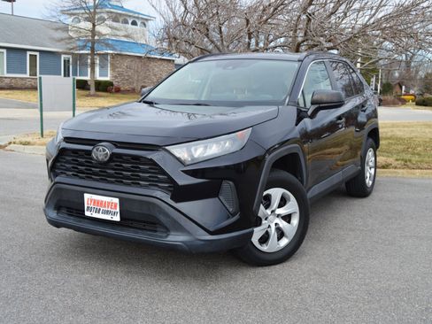 Used 2020 Toyota RAV4 LE image 3