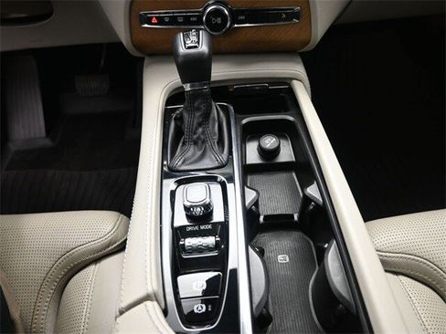 Used 2018 Volvo XC90 T6 Inscription w/ Convenience Package image 13