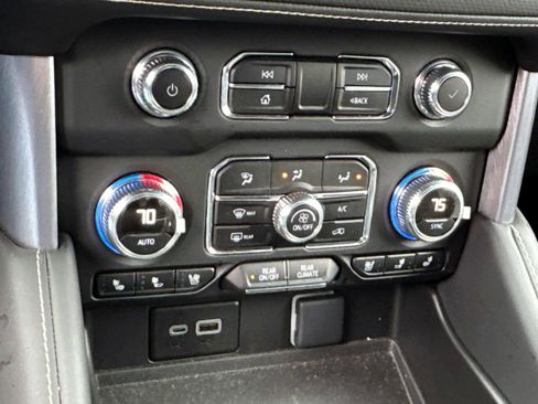 Used 2024 GMC Yukon SLT w/ SLT Luxury Package AWD/4WD image 22