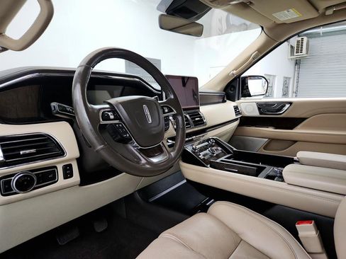 Used 2018 Lincoln Navigator Reserve w/ Technology Package AWD/4WD image 13