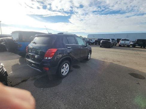 Used 2019 Chevrolet Trax LT w/ LT Convenience Package AWD/4WD image 11