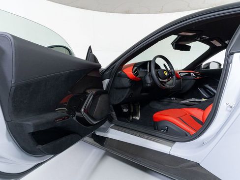 Used 2025 Ferrari 12Cilindri image 22