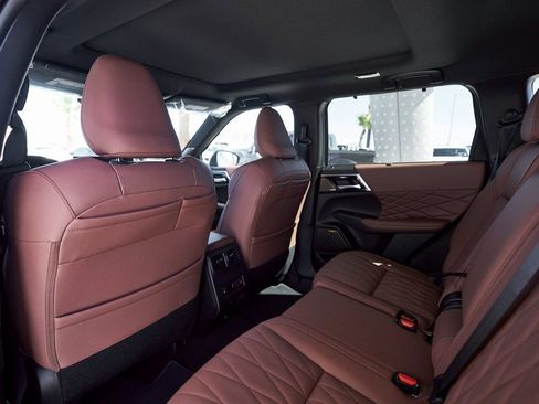 Used 2025 Mitsubishi Outlander SEL image 23