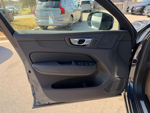 New 2026 Volvo XC60 B5 Ultra image 17