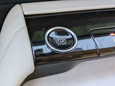 Used 2025 Lincoln Navigator Reserve image 32