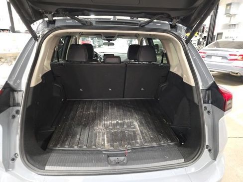 Used 2025 Nissan Rogue SV AWD/4WD image 12