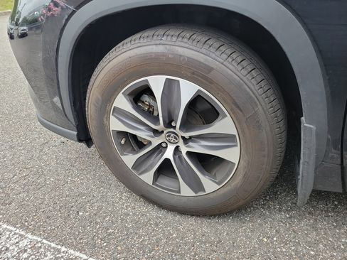 Used 2021 Toyota Highlander XLE FWD image 26