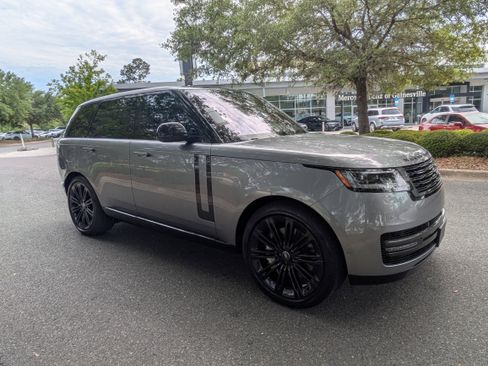 Used 2023 Land Rover Range Rover SE AWD/4WD image 2